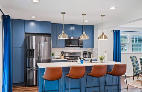 Detroit - Shoreway Apartment | Luxury Home in the Heart of Gordon Square!
