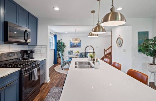 Detroit - Shoreway Apartment | Luxury Home in the Heart of Gordon Square!