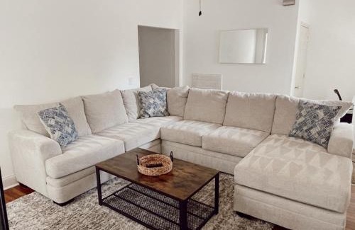 Coffeyville House | Luxury Home near South Historic District