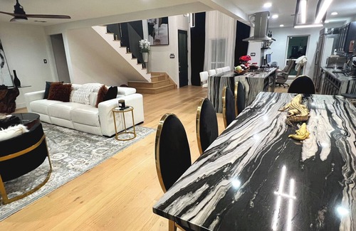 Lake Highlands House | Luxury Home w Pool, Chef's Kitchen, Poker Room & Massage Chairs