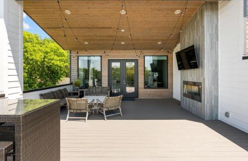 Eighth Avenue House | Luxury Home with HUGE Rooftop and 7 Beds