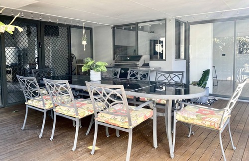 Bundall House | Luxury home with pool close to Surfers Paradise