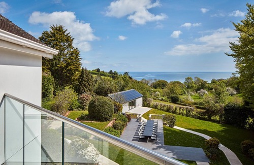 Torquay House | Luxury House | AMAZING sea views |Indoor Pool |8 En-suite bedrooms |Pub & Beach