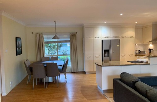 Tenterfield House | Luxury House in Tenterfield with an amazing water view