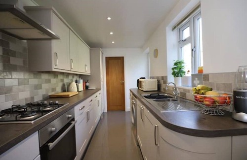 Carlisle House | Luxury House Near City Center Hospital & Superstore