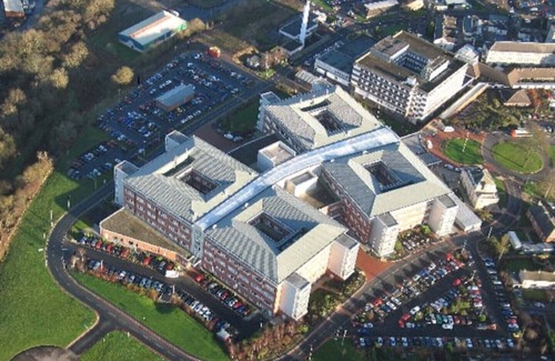 Carlisle House | Luxury House Near City Center Hospital & Superstore