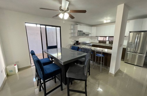 Apodaca House | Luxury House with pool 10 minutes from the Airport