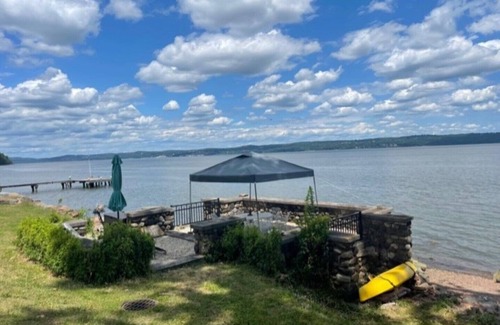 Upper Nyack Apartment | Luxury Hudson River Retreat- quaint town, nature & NYC nearby.