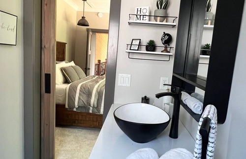 Frank House | Luxury I Hot Tub I Pet Friendly I Mountain Retreat!