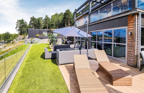 Porsgrunn House | Luxury island vacation for the whole family by the fjord