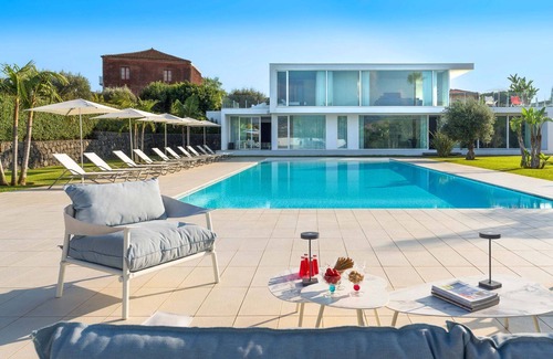 Calatabiano Villa | Luxury Villa near Taormina. Pool, gym and welness area.