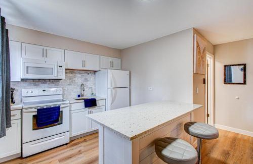 O'Hare Apartment | Luxury King Bed in Family Friendly Location
