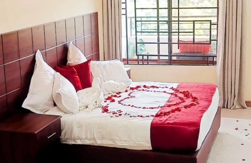 Ongata Rongai Cabin | Luxury King Room with Balcony in Karen Nairobi