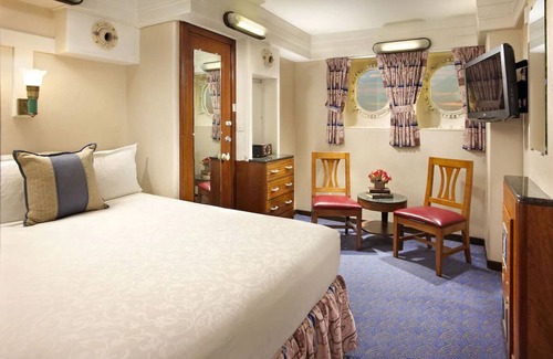 Harbor Hotel | Luxury King Stay Near Promenade, Long Beach!