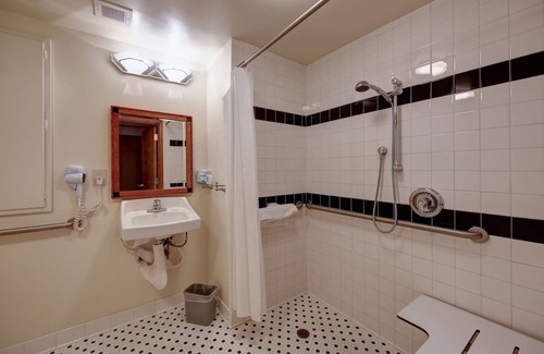 Harbor Hotel | Luxury King Stay Near Promenade, Long Beach!