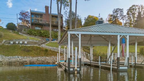 Inman House | Luxury Lake House in SC With Mountain Views!