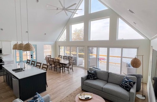 Pimento House | Luxury Lake House: Stay French Lake