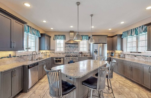 Melrose House | Luxury Lake House