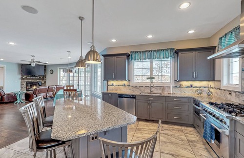 Melrose House | Luxury Lake House