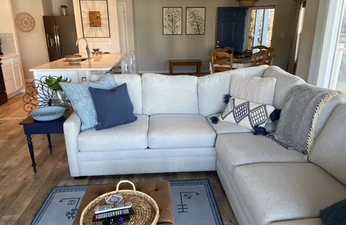 Lake Ozark Condo | Luxury Lakefront Condo, 3 Pools, 1 BR/2B - Remodeled! Special - 7/9 - 7/17