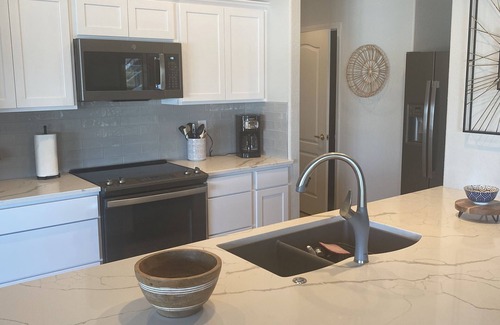 Lake Ozark Condo | Luxury Lakefront Condo, 3 Pools, 1 BR/2B - Remodeled! Special - 7/9 - 7/17