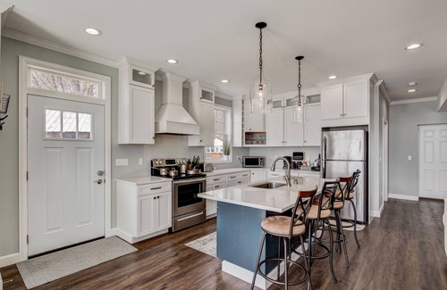 Bayberry House | Luxury Lakefront Family Retreat