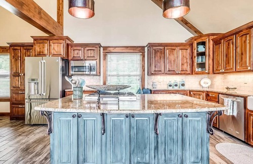 Hoyt House | Luxury Lakefront Home w/Stunning Views, Steps to Lake and Private Cove