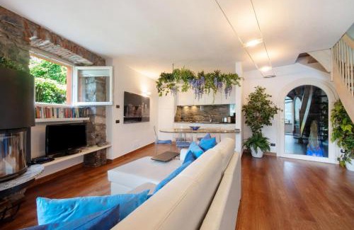 Lezzeno House | Luxury Lakefront Property