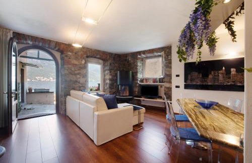 Lezzeno House | Luxury Lakefront Property
