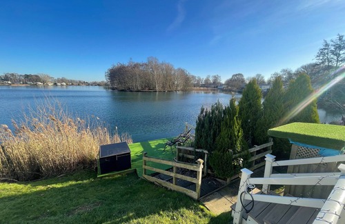 Tattershall House | Luxury lakeside caravan situated on award winning park Tattershall Lakes,private Fishing Peg,Hot tub
