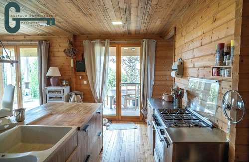 Molleville Cottage | Luxury lakeside cottage with swimming pool