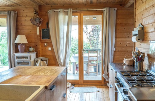 Molleville Cottage | Luxury lakeside cottage with swimming pool