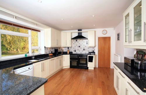 Frognall House | Luxury Lakeside Home In extensive grounds with boats, canoes and tennis court.