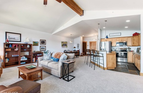 Lakeside Condo | Luxury Lakeside Life