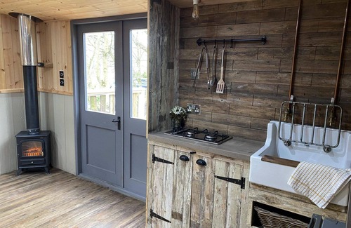 Dilton Marsh Ski Chalet | Luxury Lakeside Lodge JACKDAW, with hot tub.