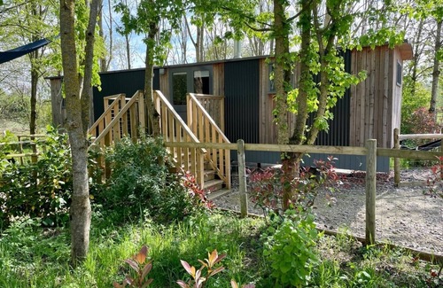 Dilton Marsh Ski Chalet | Luxury Lakeside Lodge JACKDAW, with hot tub.