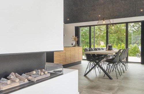 Ansager House | Luxury Lakeside Retreat - By Traum Ferienwohnungen