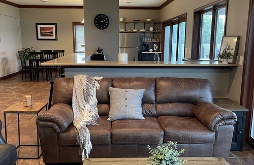 Hancock House | Luxury Lakeside/Trailside Living