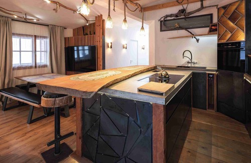 Taisten Apartment | Luxury Larch Loft, perfect for groups/family of up to 6 peoplenn