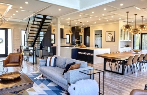 Cressy House | Luxury Lilac Lakehouse: 4 Suites