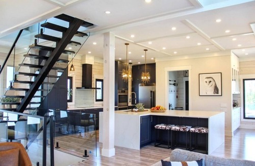 Cressy House | Luxury Lilac Lakehouse: 4 Suites