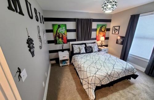 Vine House | Luxury Listing - 92 Walkable Score Downtown Kzoo