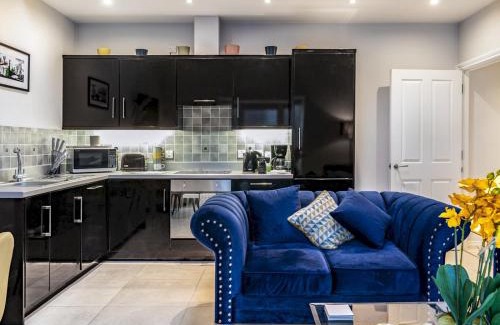 Cathedral Quarter Apartment | Luxury Living Cathedral Quarter Cafes Bars