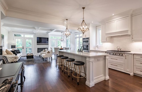 Caledonia House | Luxury Living in custom built home 12 minutes from Hamilton Airport
