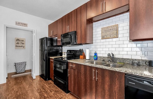 Mobile Apartment | Luxury Living @ Its Finest!
