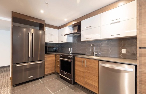Ottawa Division Condo | Luxury Living, Little ItalynFANTASTIC VIEW of the Gatineau Hills and the city