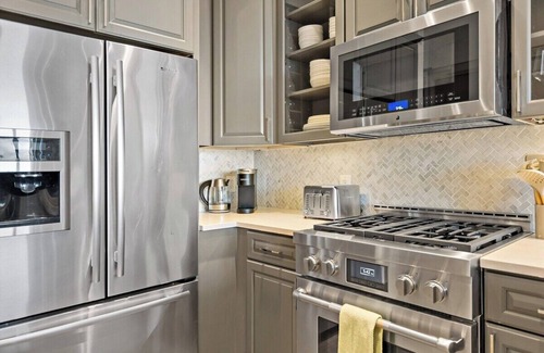 McLean Apartment | Luxury Living | Tysons | High Rise | Scenic Views