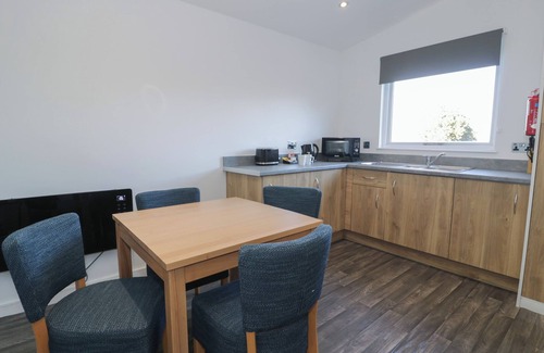 Dyserth Cottage | LUXURY LODGE 53, pet friendly, with pool in Dyserth
