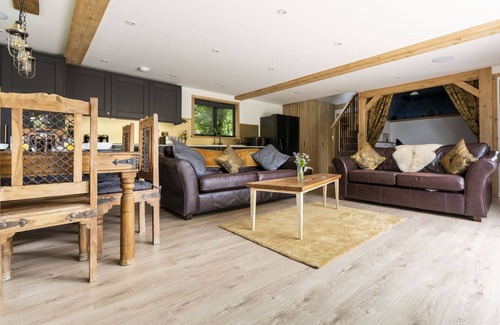 Funtington Cottage | Luxury Lodge near Bosham with private hot tub.