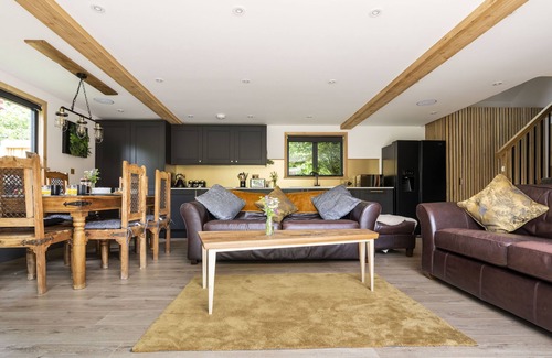 Funtington Cottage | Luxury Lodge near Bosham with private hot tub.